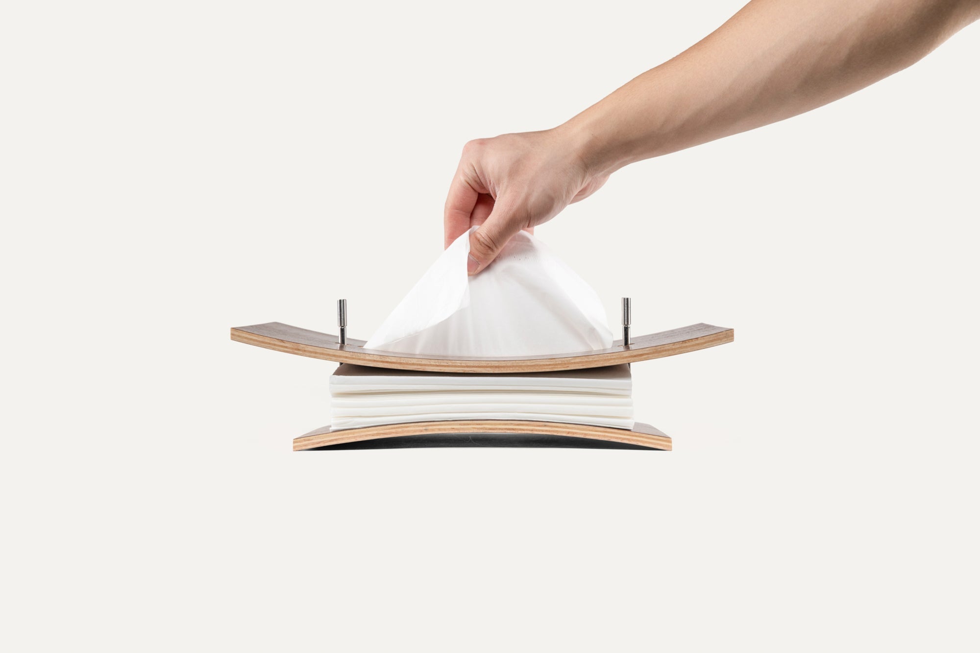 (OOM).04 tissue clamp preventing tissues from falling back into the box