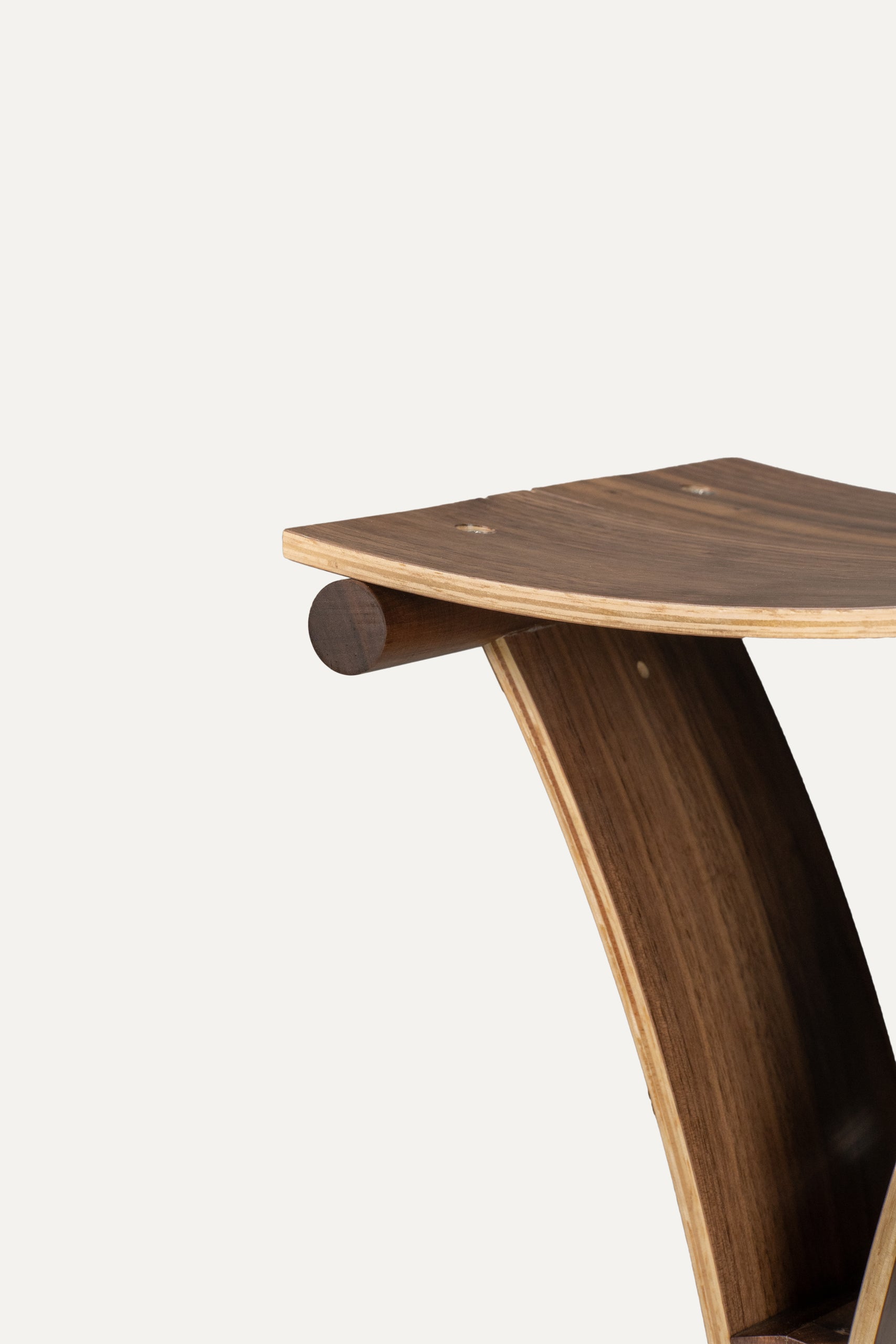 (OOM).05_FOOTSTOOL